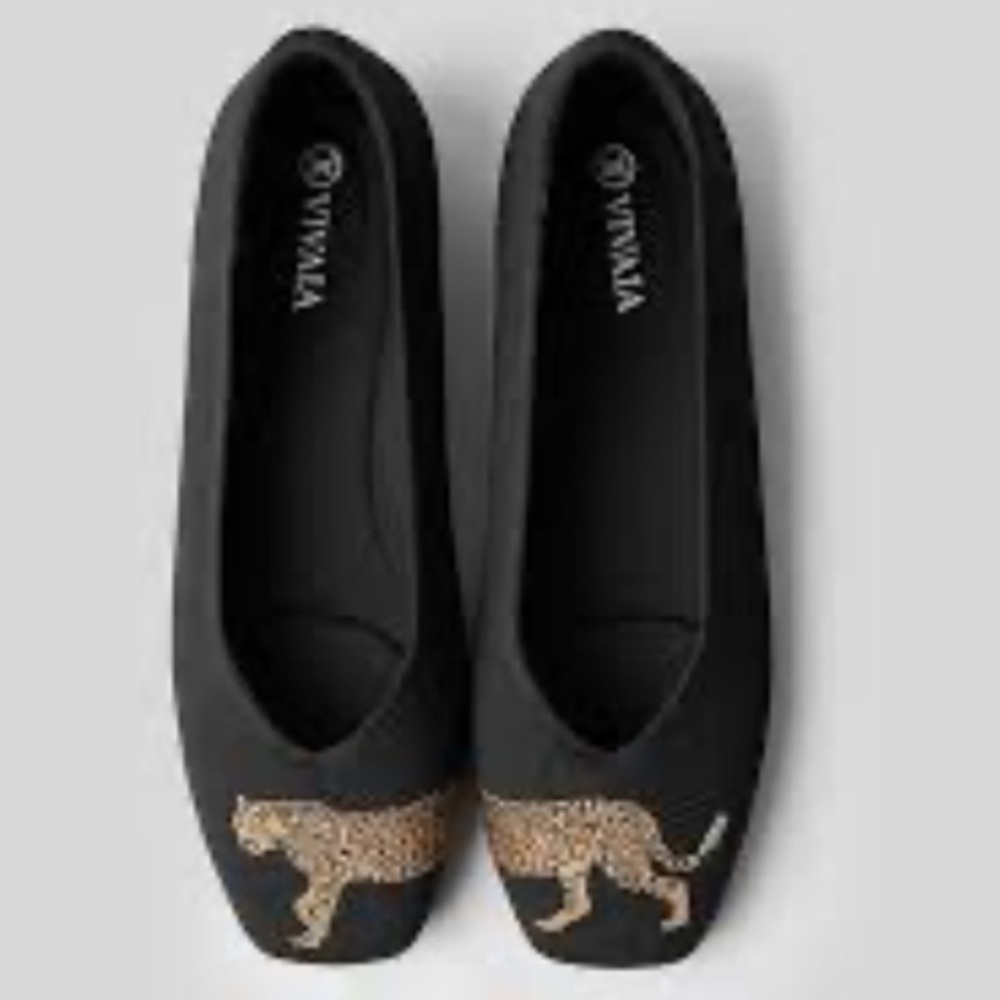 Vivaia Square Toe V Cut Flat Sz 41